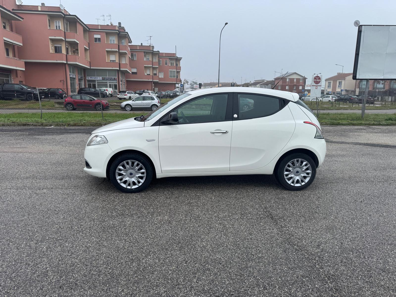 LANCIA Y GPL 1400 CC ECOCHIC 2015 6300,00